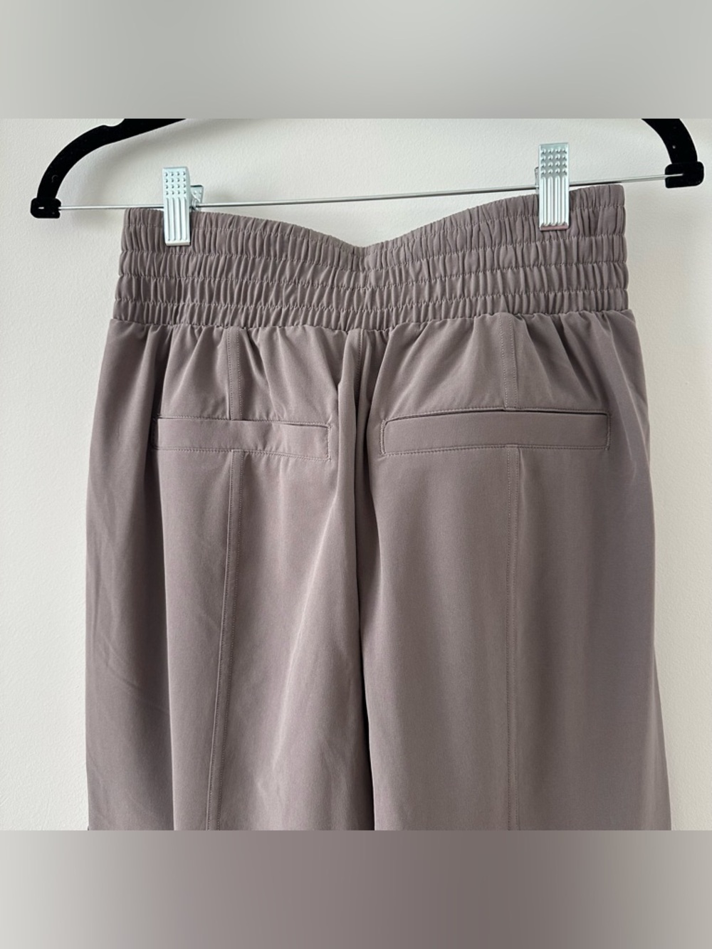 Spanx Out Of Office Cargo Joggers Sweatpants Smoke Taupe Brown Drawstring Small - Picture 13 of 13